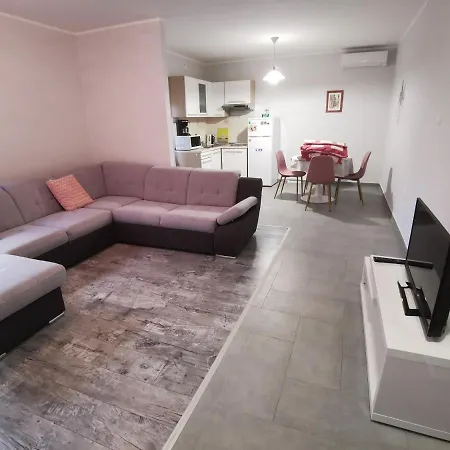 Lovely Family House Robi 3*