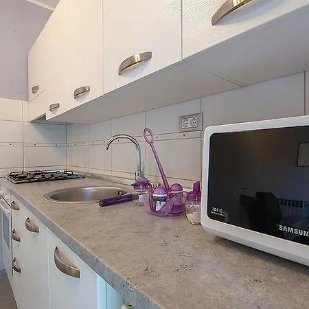 Guest house Lovely Family House Robi 3*